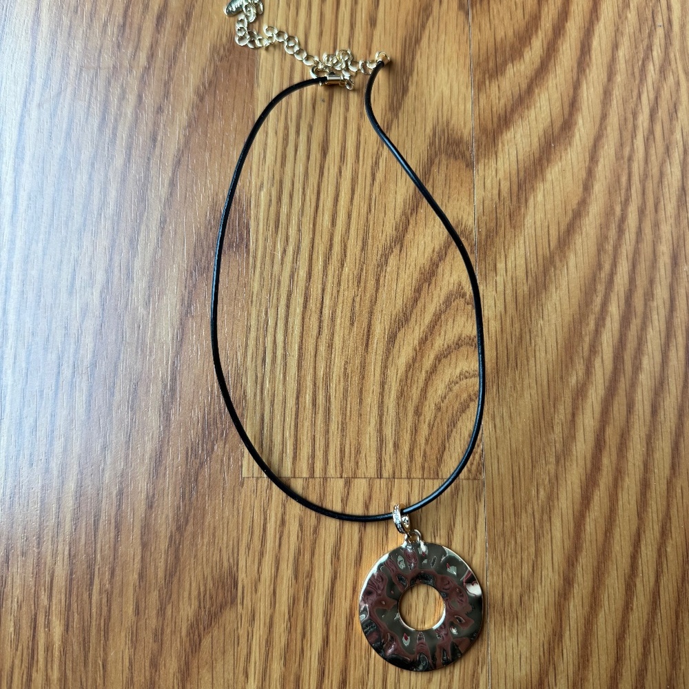 NEW Ettika Gold Circle Pendant Necklace